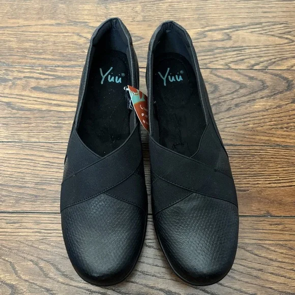 Yuu Darling Slip On Shoes Womens Size 11 M Black Almond Toe Comfort - Picture 1 of 5